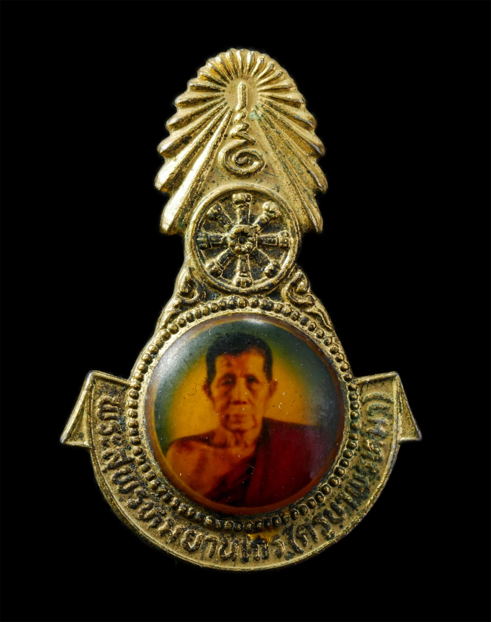 12May25 (69)p.jpg - ล็อกเก็ตเข็มกลัด ครูบาพรหมา พฺรหฺมจกฺโก(พระสุพรหมยานเถร) วัดพระพุทธบาทตากผ้า จ.ลำพูน เนื้อกะไหล่ทอง พระเก่าสวย น่าเก็บสะสมบูชา | https://kamulet.in.th